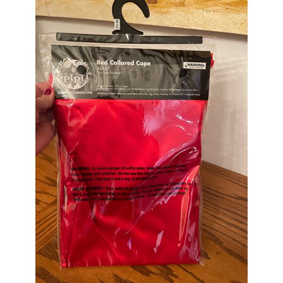 Spirit Halloween red collared cape adult one size fits most - Picture 4 of 4